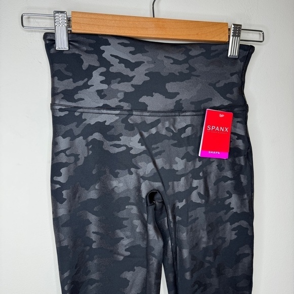 NWT Spanx Faux Leather Camo Black Leggings Size Small - Picture 3 of 5